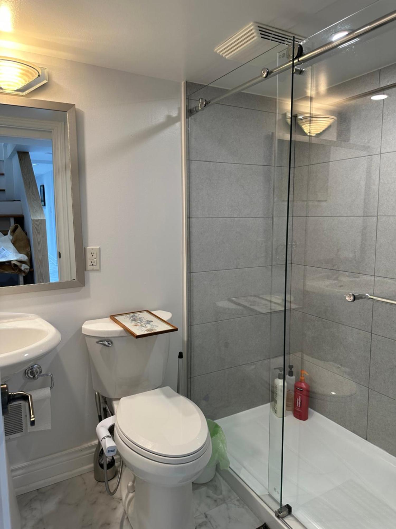 Double Bedroom On Up Or 3 Bedrooms In Basement Near Eglinton Subway Station Торонто Экстерьер фото
