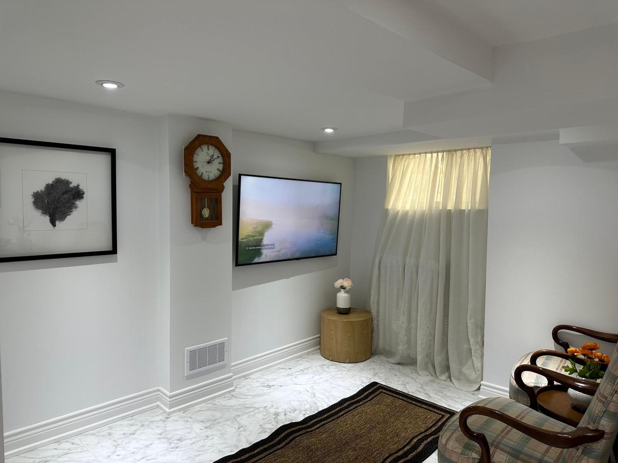 Double Bedroom On Up Or 3 Bedrooms In Basement Near Eglinton Subway Station Торонто Экстерьер фото
