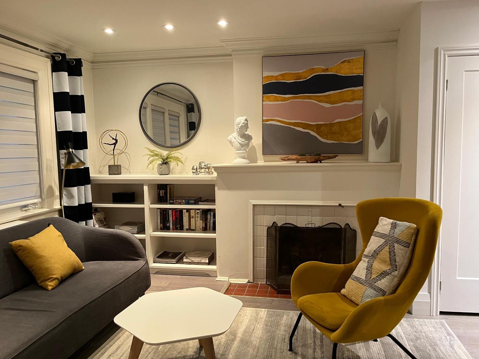 Double Bedroom On Up Or 3 Bedrooms In Basement Near Eglinton Subway Station Торонто Экстерьер фото