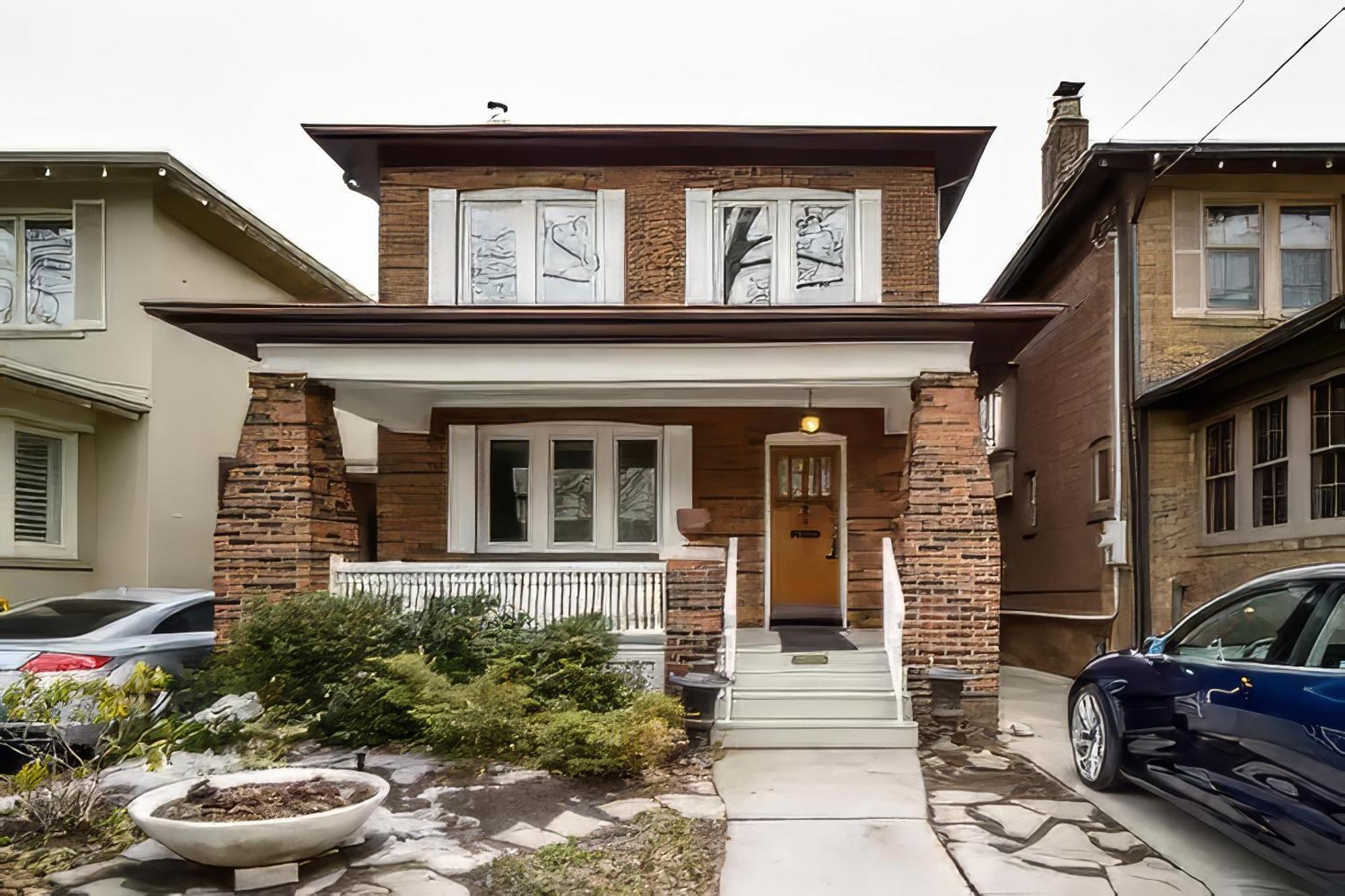 Double Bedroom On Up Or 3 Bedrooms In Basement Near Eglinton Subway Station Торонто Экстерьер фото