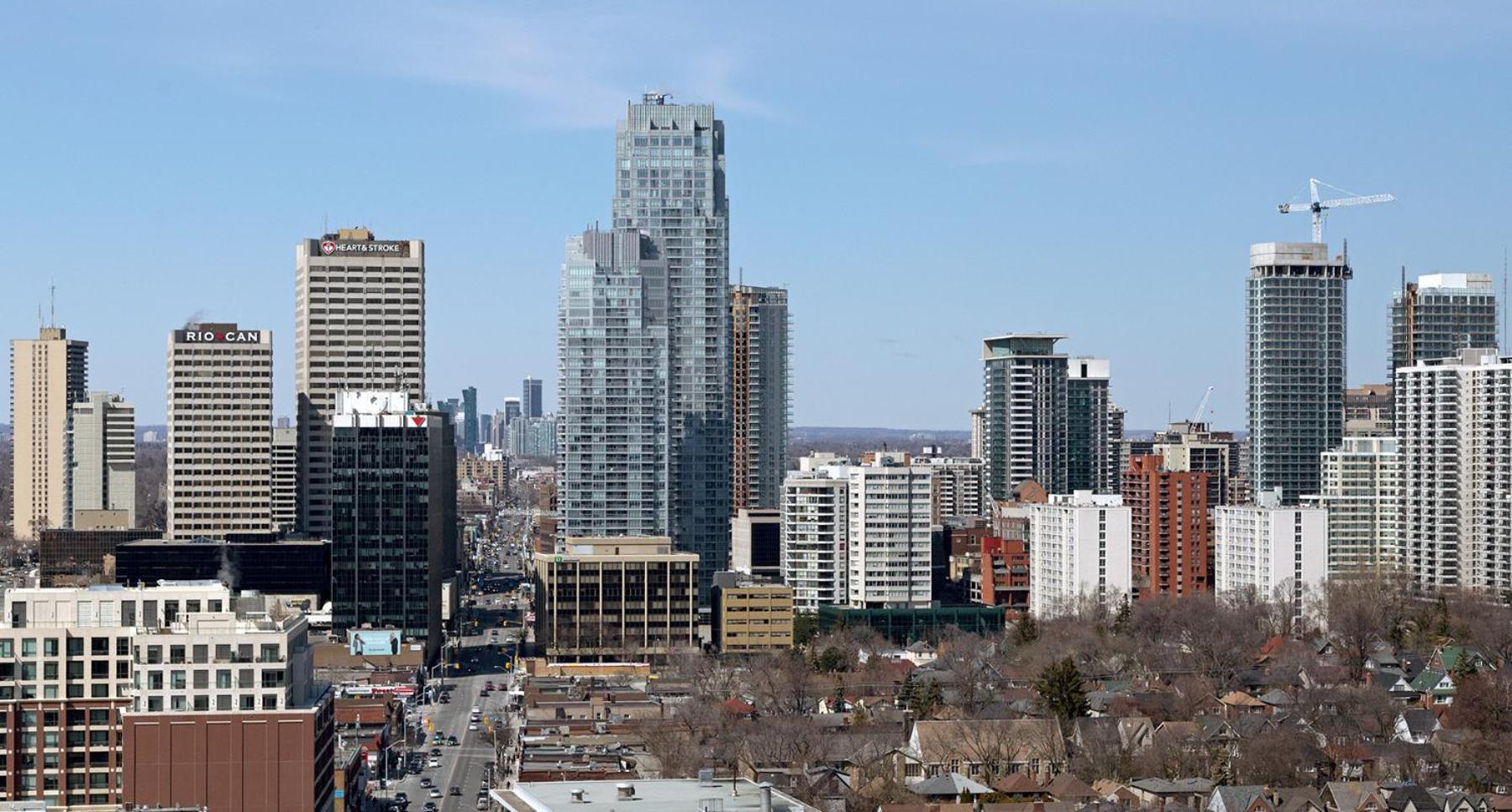 Double Bedroom On Up Or 3 Bedrooms In Basement Near Eglinton Subway Station Торонто Экстерьер фото